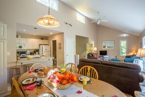 Dining - Resort Mountain Home with Private Hot tub Walk to Pools, Pond WIFI (Campton)