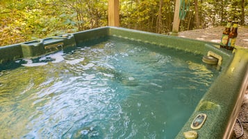 Bañera de hidromasaje al aire libre