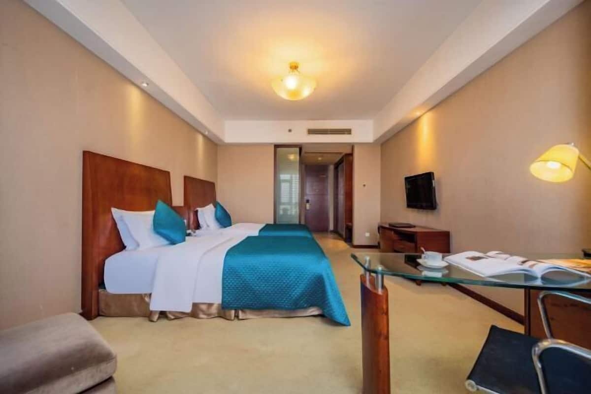 Minibar, in-room safe, desk, blackout curtains