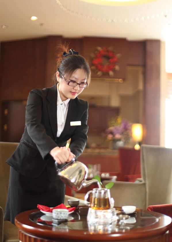 Bar (trong khuôn viên)