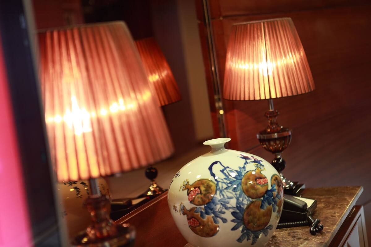 Minibar, safe på rommet, skrivebord og blendingsgardiner