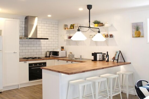 Stunning Kitchen so well equipped, all new !