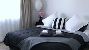 3 habitaciones, cortinas blackout y tabla de planchar con plancha 