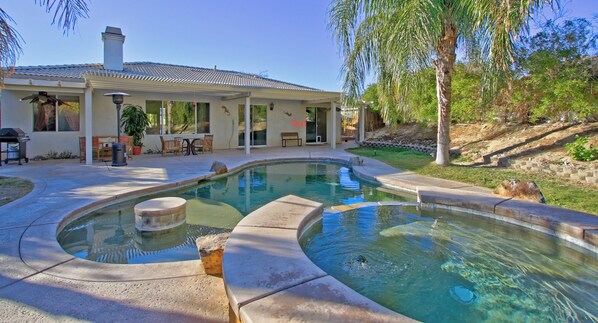 حمّام سباحة خارجي، حمّام سباحة مُدفَّأ