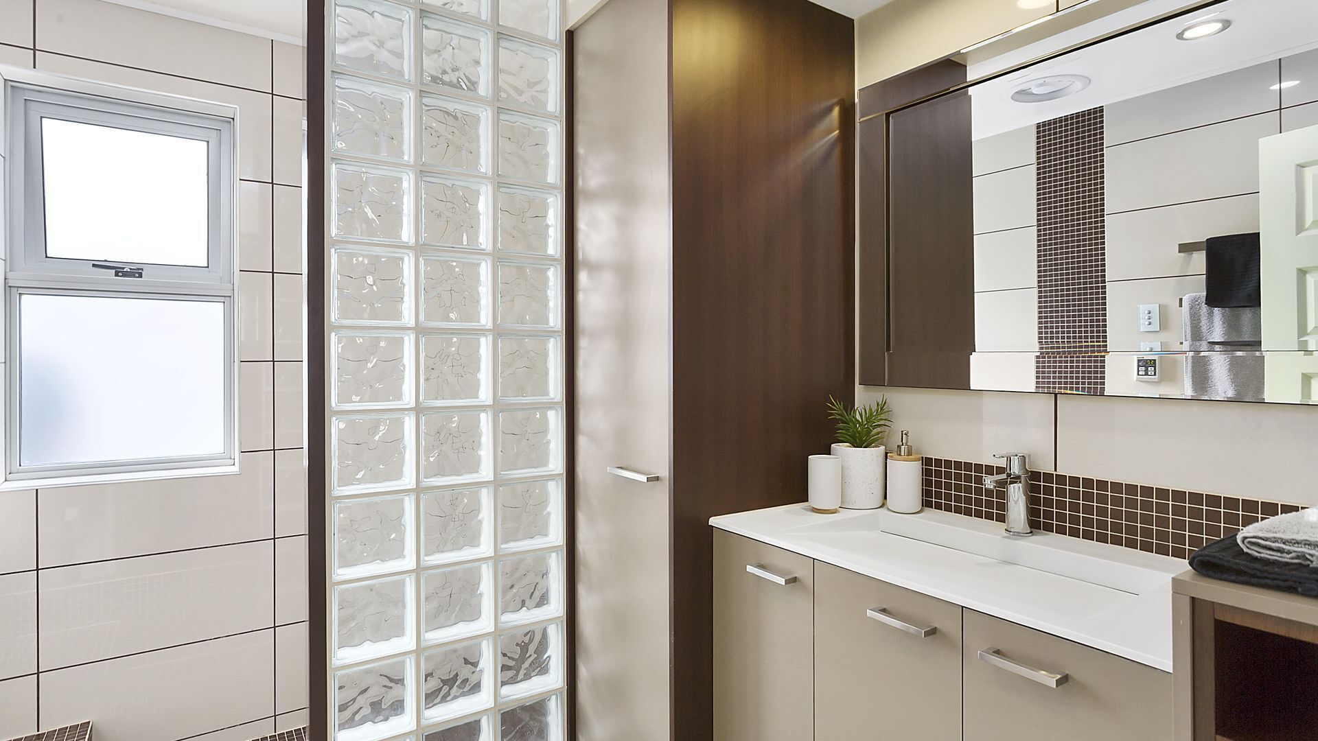 West Hobart House - perfect for families — image 21