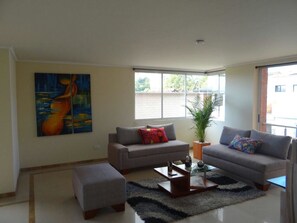 Apartment, 3 Bedrooms | Living room
