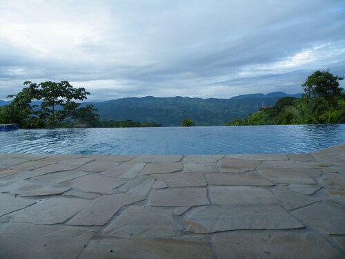 Luxurious Castle, Infinity Pool And Jaw Dropping Views! 