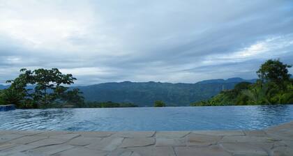 Luxurious Castle, Infinity Pool And Jaw Dropping Views!