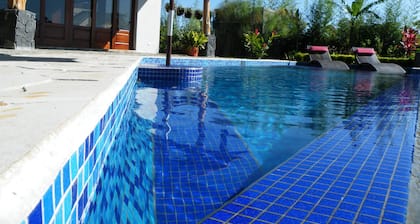 Luxurious Castle, Infinity Pool And Jaw Dropping Views!