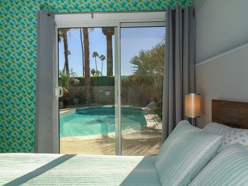 PS-ID #76 Stylish Mid-Century Modern Oasis with Surrounding Mountain Views