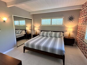 3 bedrooms, iron/ironing board, free WiFi, bed sheets - PS-ID #76 Stylish Mid-Century Modern Oasis with Surrounding Mountain Views (Palm Springs)