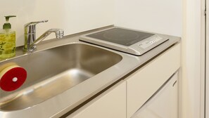 Design Single Room, Non Smoking, Kitchenette | Private kitchenette | Fridge, microwave, stovetop, electric kettle - La Krasse Sumida (Tokyo)