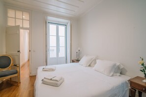 3 bedrooms, desk, soundproofing, iron/ironing board