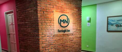 Télévision LCD de 32 pouces avec chaînes thématiques, télévision