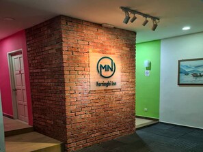 32-inch LCD TV with premium channels, TV, fireplace - MN Ferringhi Inn (George Town)