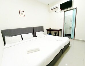 Family Triple Room | Premium bedding, down comforters, desk, iron/ironing board - MN Ferringhi Inn (George Town)