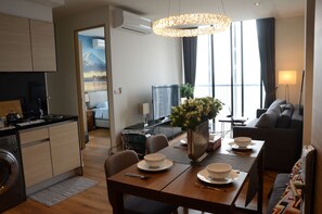 Luxury 2 Bedrooms  | 房內用餐區