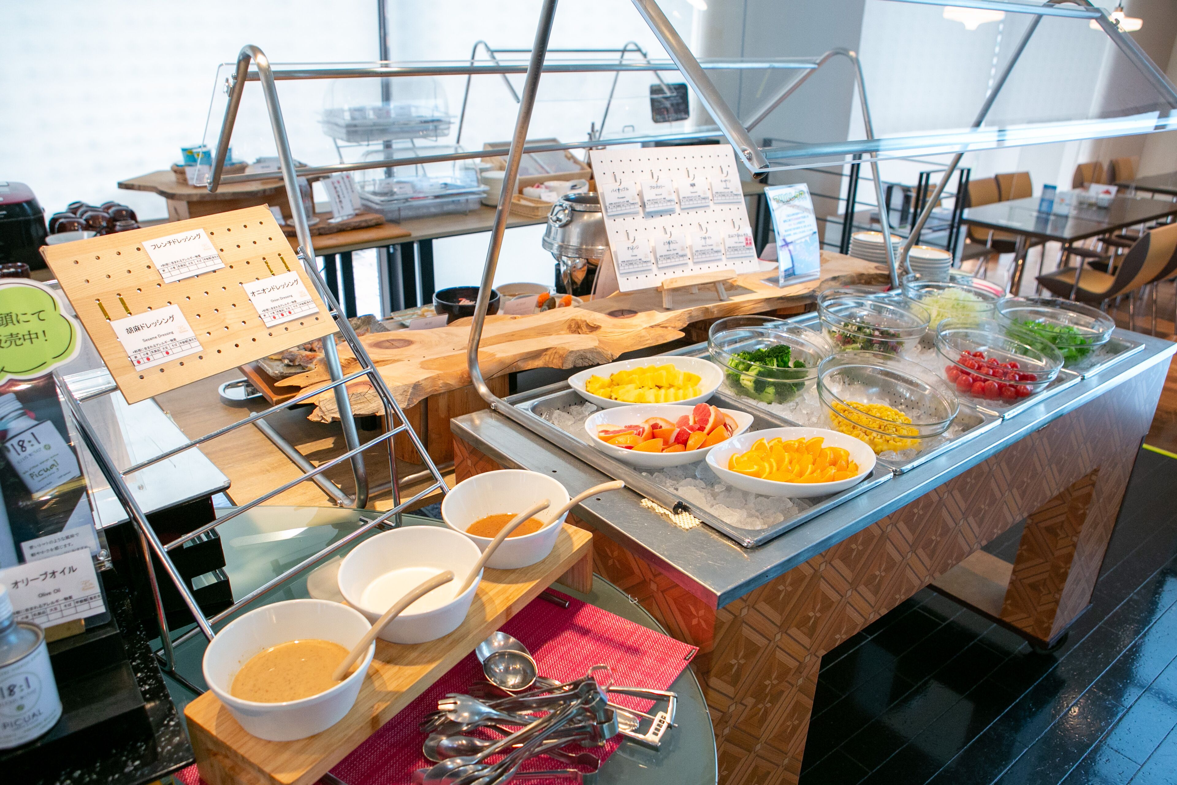 daily buffet breakfast (jpy 3300 per person)