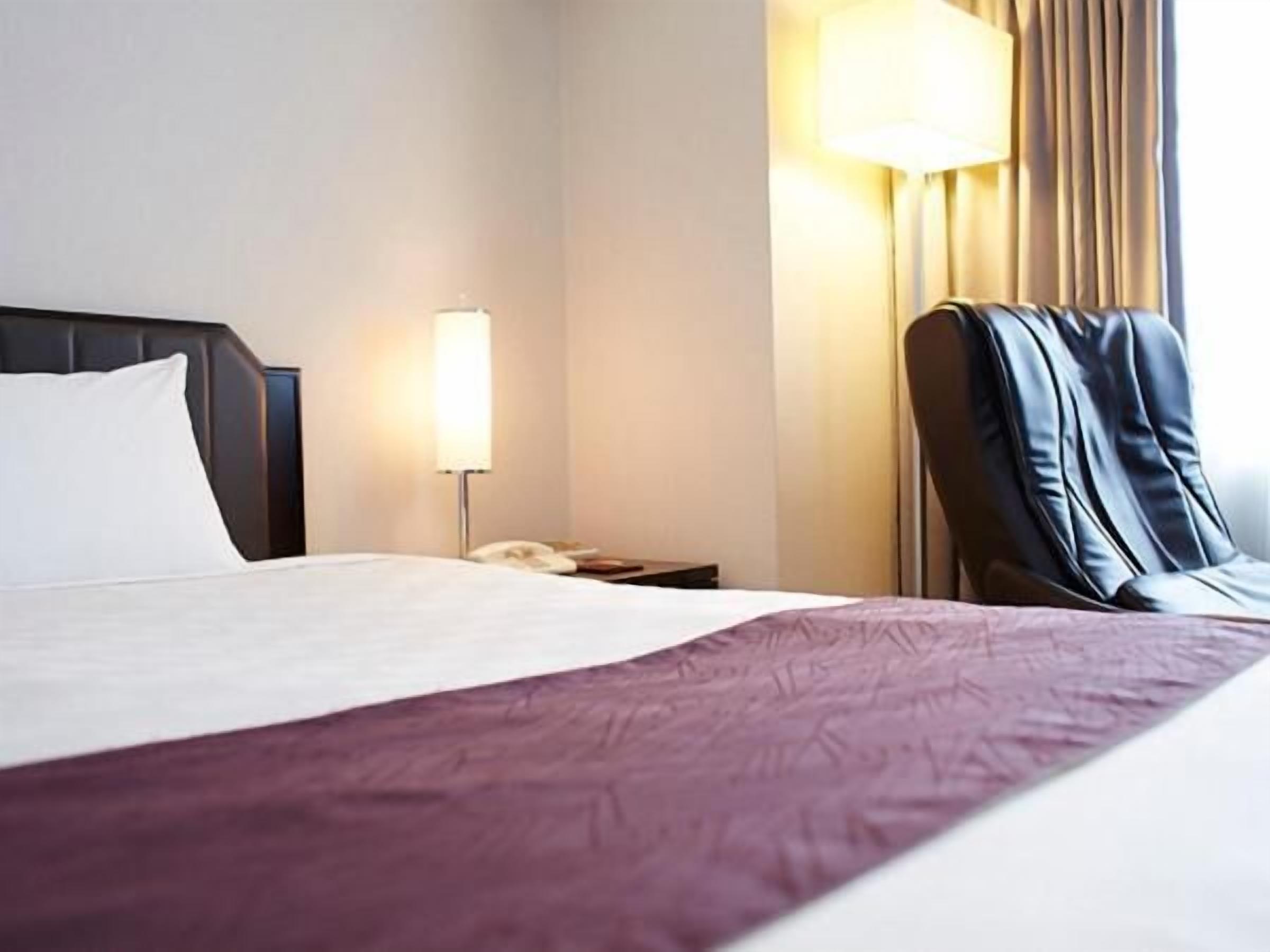 minibar, desk, free wifi, bed sheets