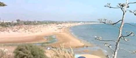 Una spiaggia nelle vicinanze