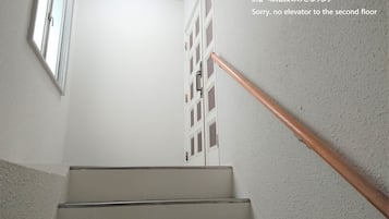 Zimmer, 2 Schlafzimmer (2F) | Hochwertige Bettwaren, Bügeleisen/Bügelbrett, kostenloses WLAN
