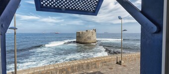 Charming Sea View in front of the castle