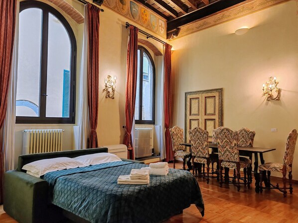 2 bedrooms, iron/ironing board, WiFi, bed sheets - Corno Florentine Apartment (firenze)