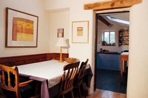 Dining - Secluded hill top cottage in the heart of Snowdonia National Park (Blaenau Ffestiniog)