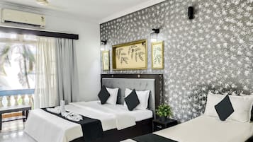 Deluxe Τρίκλινο Δωμάτιο | Μοναδική διακόσμηση, μοναδική επίπλωση, γραφείο