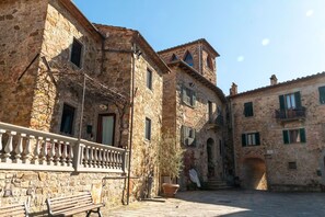 Exterior - IL PIGIONALE, Private house in Authentic Tuscan Village (Pergine Valdarno)