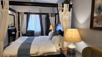 Luxury Villa, 5 Bedrooms, Garden Area | 5 bilik tidur, peralatan tempat tidur premium, peti besi dalam bilik