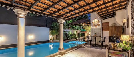 2 Außenpools, Liegestühle