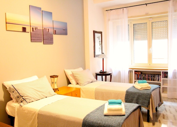 2 bedrooms, in-room safe, iron/ironing board, free WiFi
