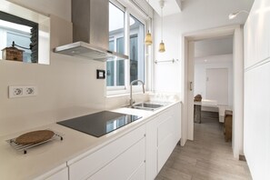 Refrigerador, microondas, horno, cafetera/tetera