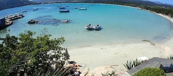 Porto Vecchio Strand i Santa Giulia App 1 soveværelse, 5 personer med swimmingpool, wifi