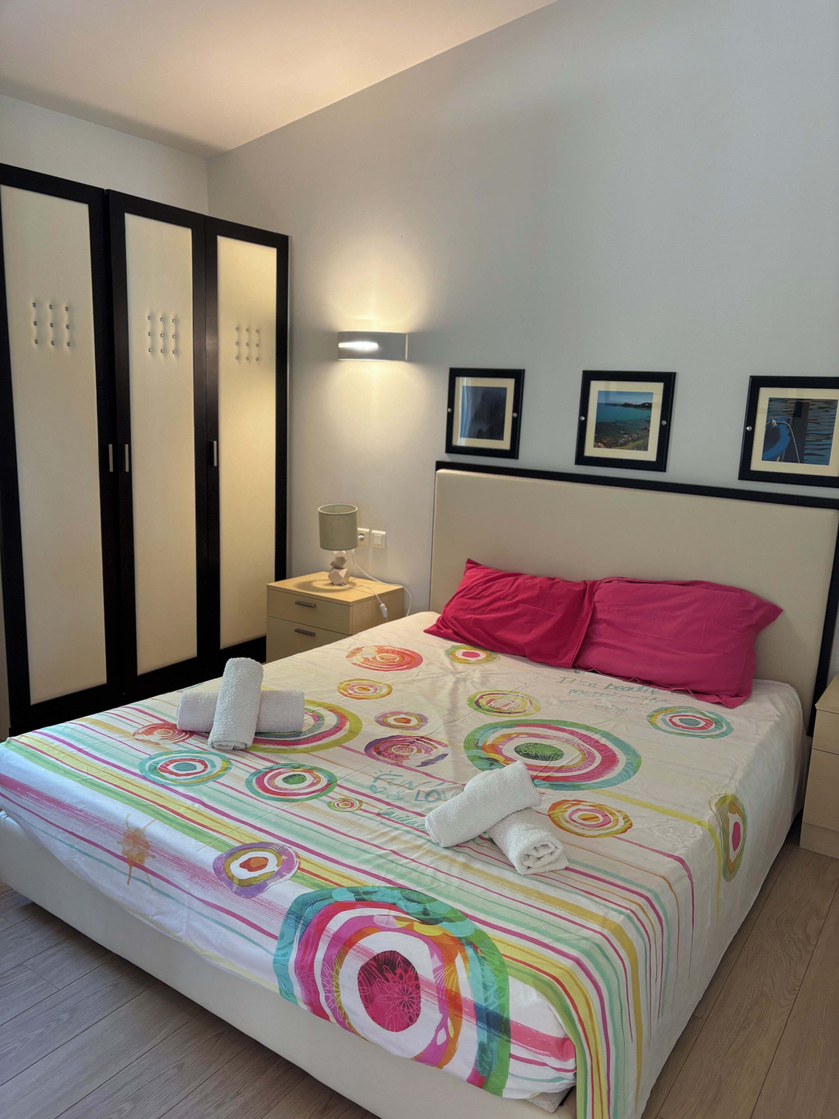1 slaapkamer, een bureau, een strijkplank/strijkijzer, gratis wifi
