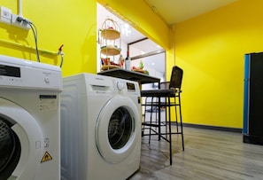 Family Room | Laundry - Singharaj House (Chiang Mai)