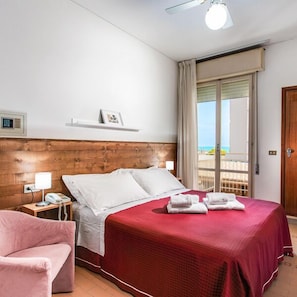 Double Room | In-room safe, desk, free WiFi, bed sheets - Casa Portofino Rooms&Breakfast (Cesenatico)