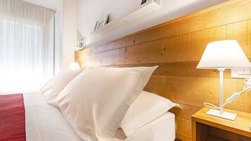 Triple Room | In-room safe, desk, free WiFi, bed sheets