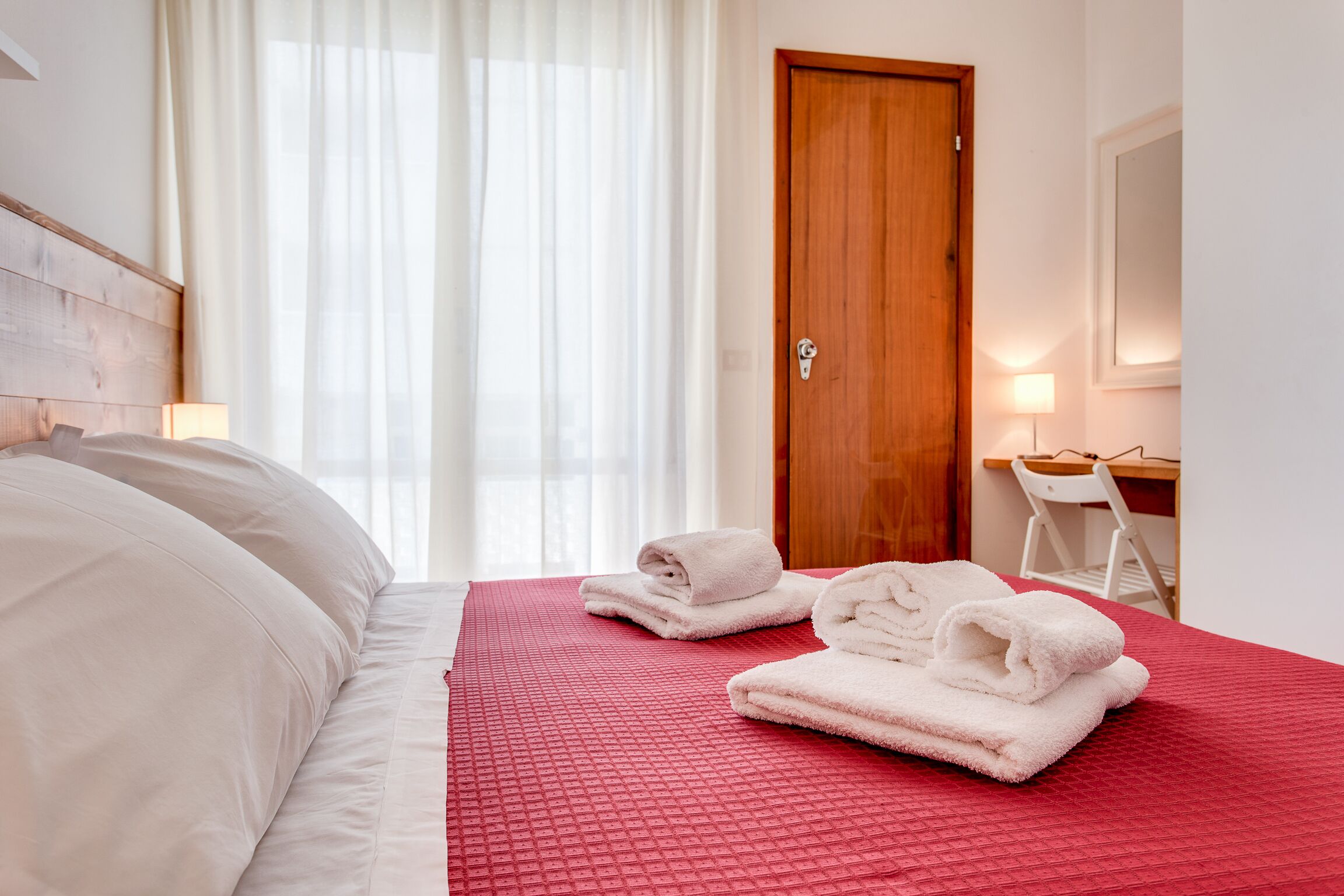 double room | in-room safe, desk, free wifi, bed sheets