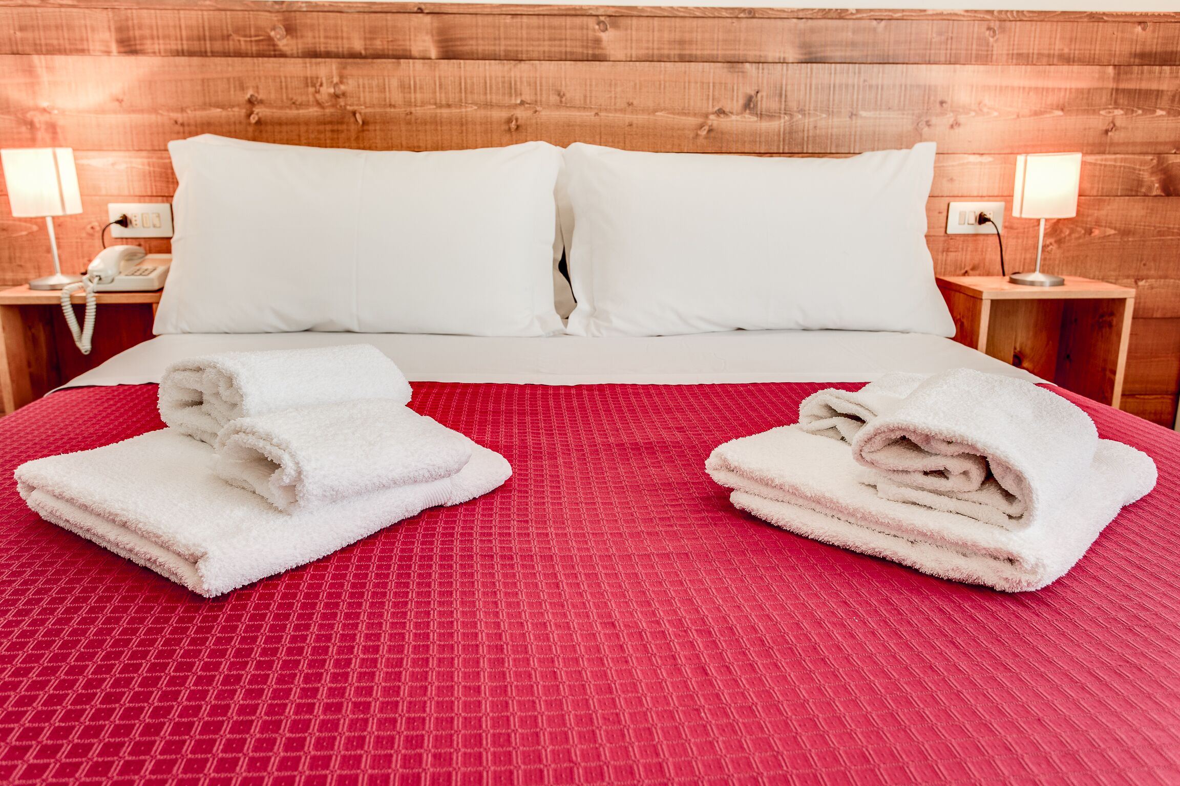 double room | in-room safe, desk, free wifi, bed sheets