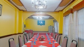A conference room with a long table, chairs, and water bottles. - Midview Hotel Nairobi (Nairobi)