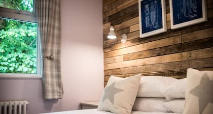 Woodpecker is Laid back luxury in 9 acres of countryside right near the beach