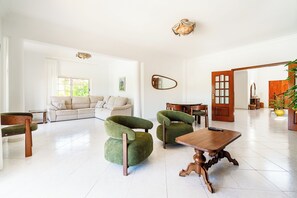 TV, DVD player, ping pong, books - Villa Irene - Amazing Villa with private pool near beach and golf course (Almancil)