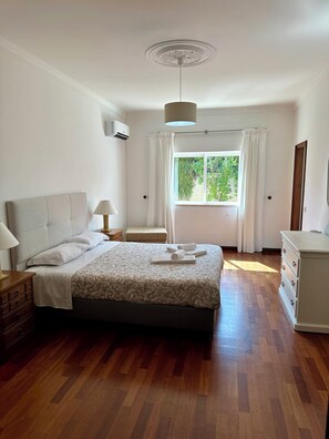 5 多间卧室、熨斗/熨衣板、WiFi、床单