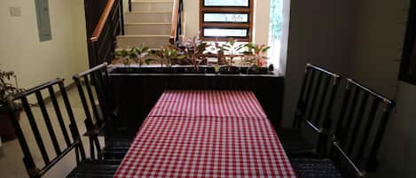 Daily cooked-to-order breakfast (PHP 100 per person)
