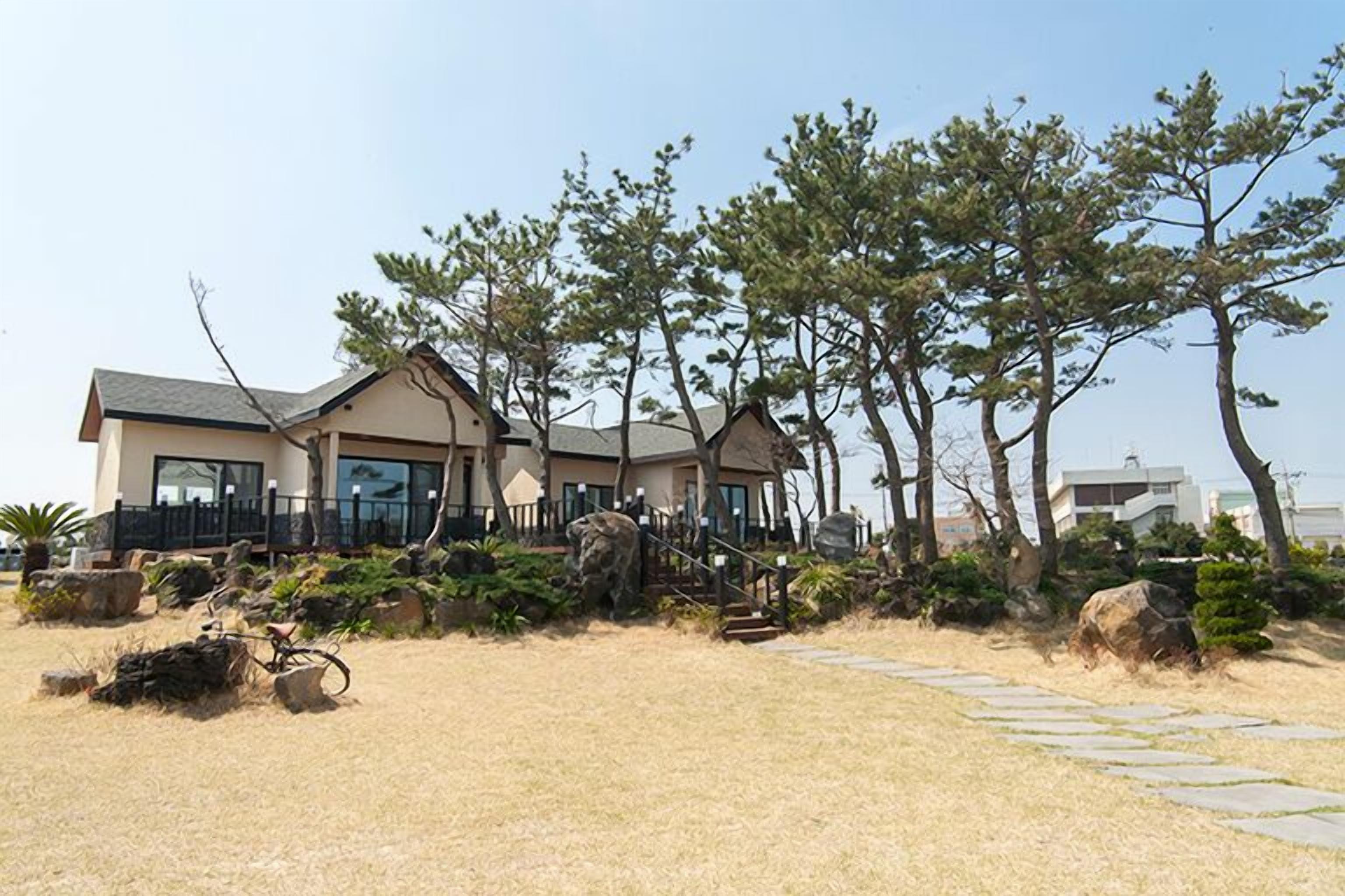 บริเวณภายนอก