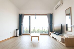 House (A) | Living area | 50-inch flat-screen TV with cable channels, TV, heated floors - On The Stone Pension (Seogwipo)