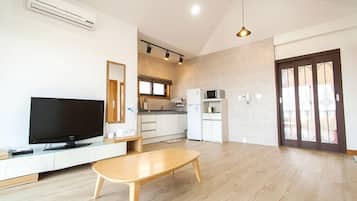 House (A) | Private kitchen | Fridge, microwave, rice cooker, cookware/dishes/utensils