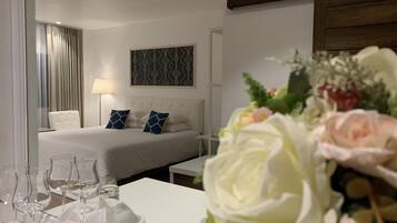 Deluxe Single Room | Tech